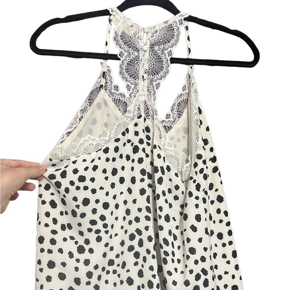 White Animal Print Lace Top with Racerback and Buttons - Picture 4 of 5